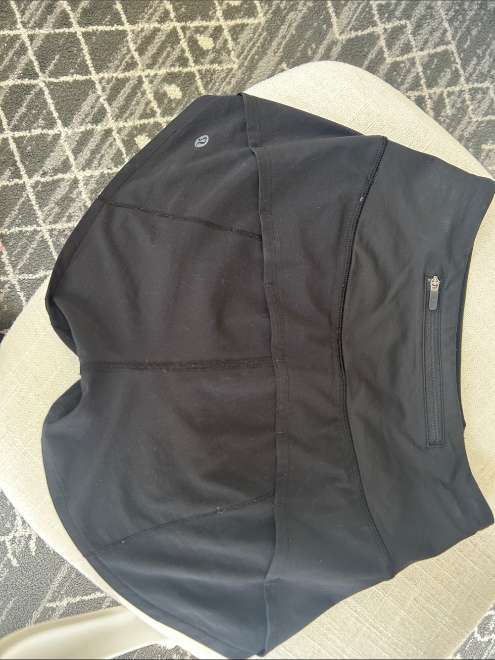 Lululemon- Womens 2.5 Black Speed Up short - Picture 2 of 3